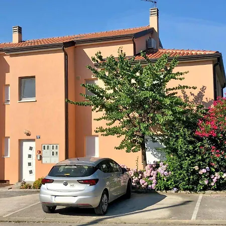 Frank's Place Διαμέρισμα Πόρετς
